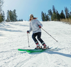 woman-skiing woman skiing